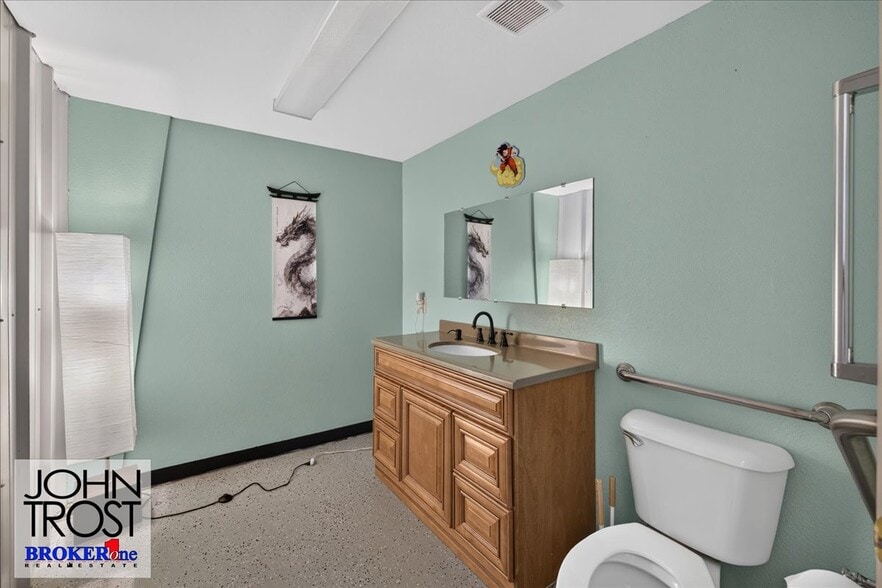 More Photos Of 801 N Center St, Casper Freestanding For Sale