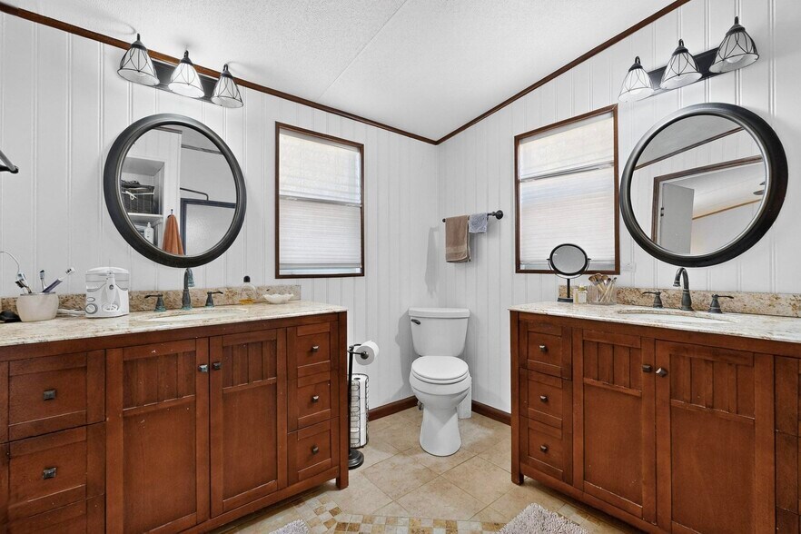 More Photos Of 15711 La Hacienda Dr, Austin Light Manufacturing For Sale