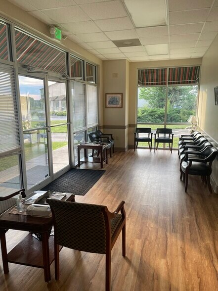 More Photos Of 402 Airport Commons Dr, Calera Medical For Sale
