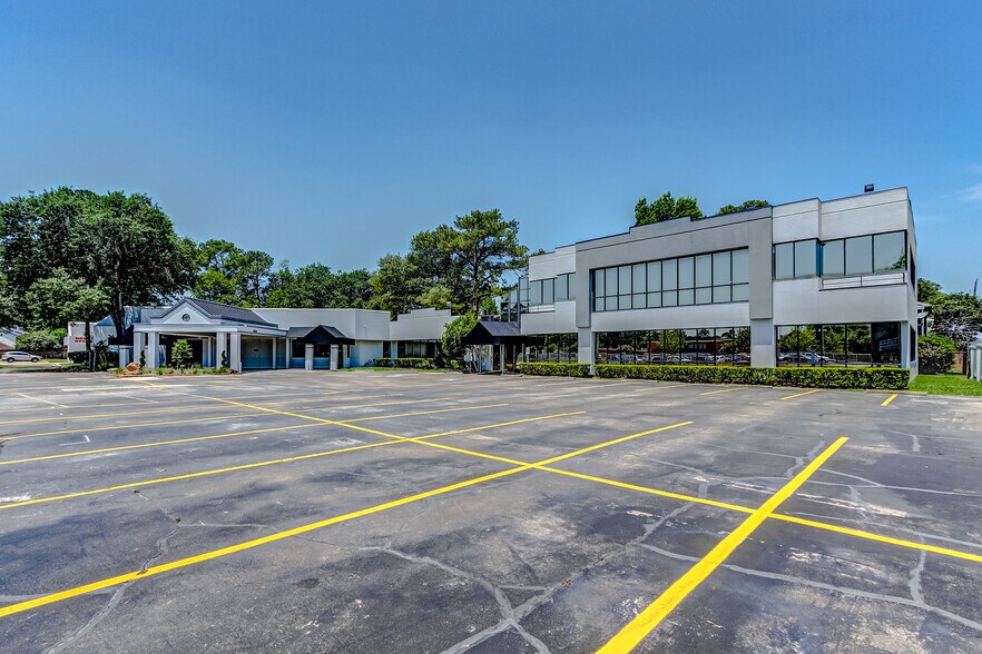 More Photos Of 17323 Red Oak Dr, Houston Medical For Lease