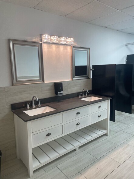 More Photos Of 10122 Long Point Rd, Houston Medical For Lease