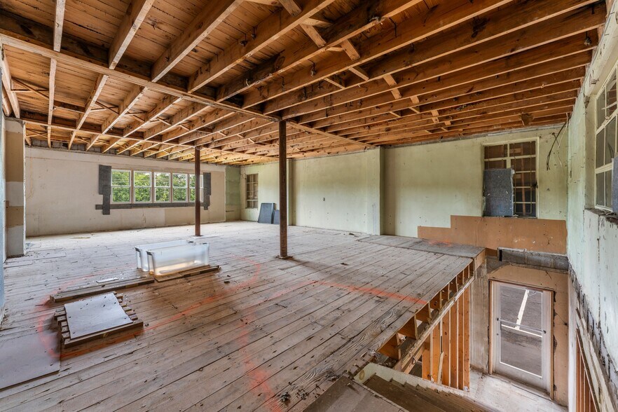 More Photos Of 410 Dinah Shore Blvd, Winchester Office Residential For Sale