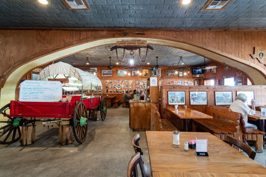 More Photos Of 311 Main St, Bandera Restaurant For Sale