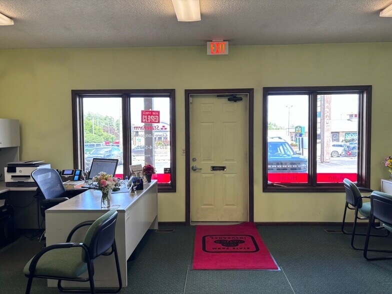 More Photos Of 814 S Main St, Lapeer Freestanding For Lease