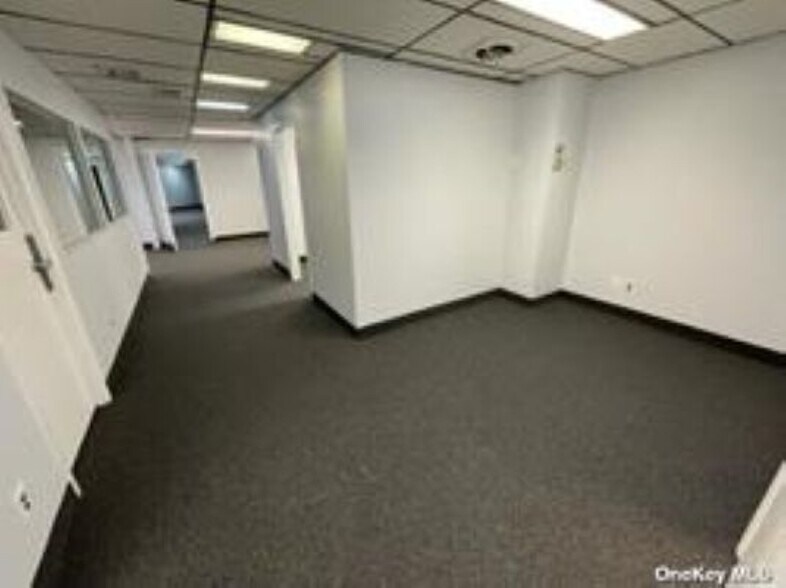 More Photos Of 66-00 Long Island Expy, Maspeth Office For Lease