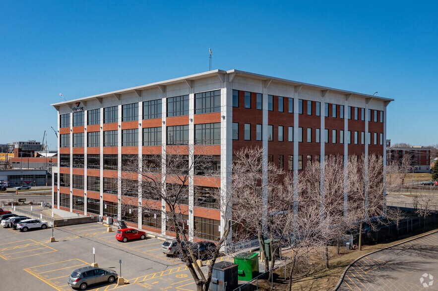 More Photos Of 333 Boul Décarie, Montréal Office Residential For Lease