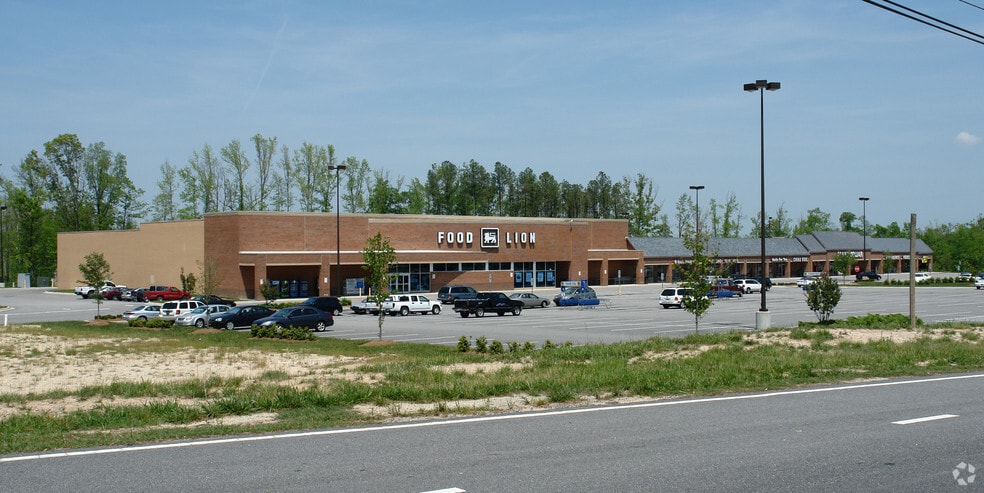 More Photos Of 2151-2173 Wilton Ave, Creedmoor General Retail For Lease