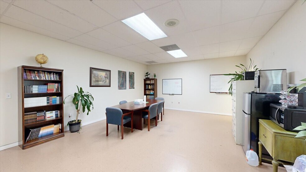 More Photos Of 113 Bo Bo Dr, Crystal Springs Freestanding For Lease