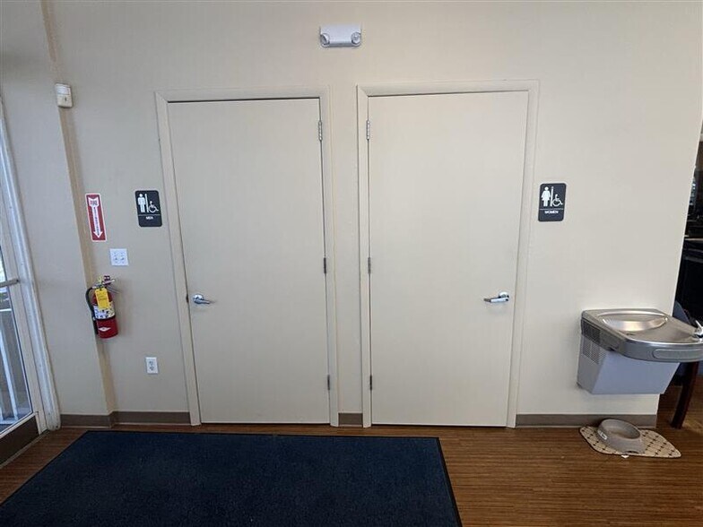 More Photos Of 4369 Tamiami Trl, Port Charlotte Auto Dealership For Lease