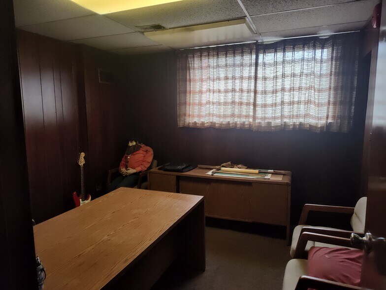 More Photos Of 71 W Walton Blvd, Pontiac Industrial For Sale
