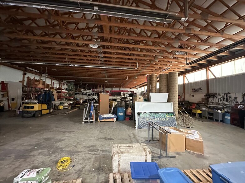 More Photos Of 10578 River Rd, Wellsburg Warehouse For Lease