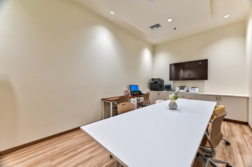 More Photos Of 5770 S Durango Dr, Las Vegas Medical For Sale