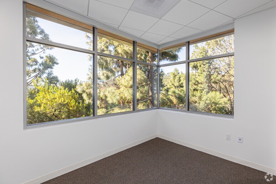 More Photos Of 12544 High Bluff Dr, San Diego Coworking Space