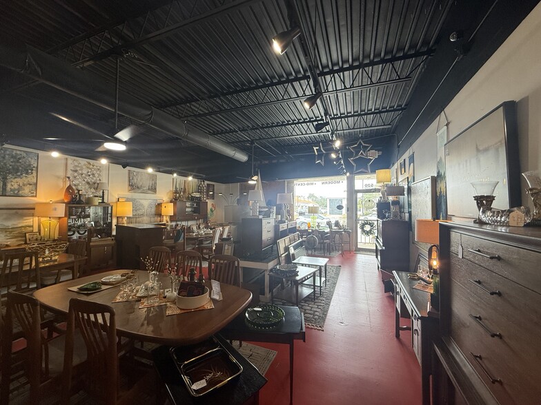 More Photos Of 520 E Venice Ave, Venice Storefront For Lease