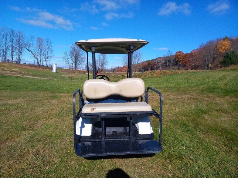 More Photos Of 224 Michael Ln, New Berlin Racetrack For Sale