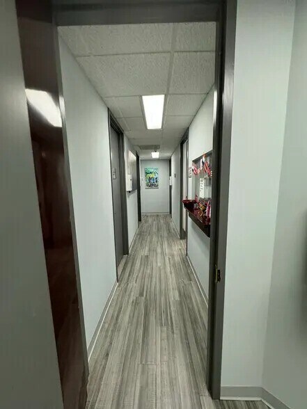 More Photos Of 6101 Webb Rd, Tampa Medical For Sale