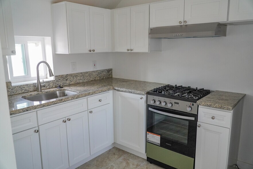 More Photos Of 5050-5054 Brighton Ave, San Diego Apartments For Sale