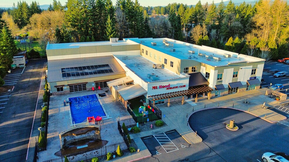 More Photos Of 37095 Us-26 Hwy, Sandy Health Club For Sale