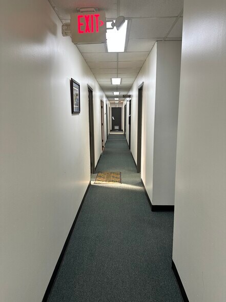 More Photos Of 3000 Walnut Grove Rd, Memphis Office For Sale