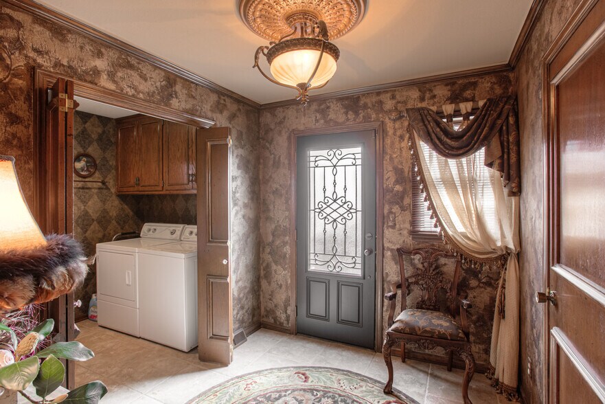 More Photos Of 6204 Arlington Ave, Raytown Office For Sale