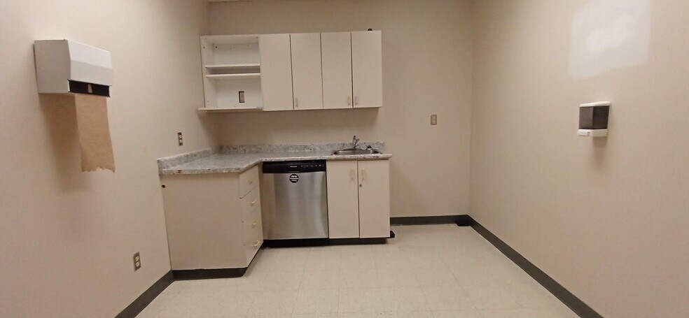 More Photos Of 135 Michael Cowpland Dr, Ottawa Office For Lease