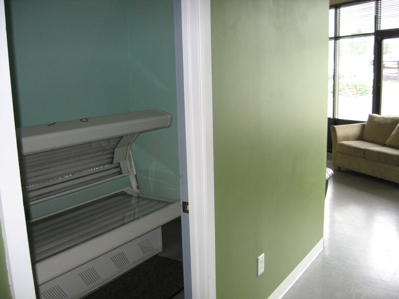 More Photos Of 1173 Queen St, Southington Freestanding For Sale