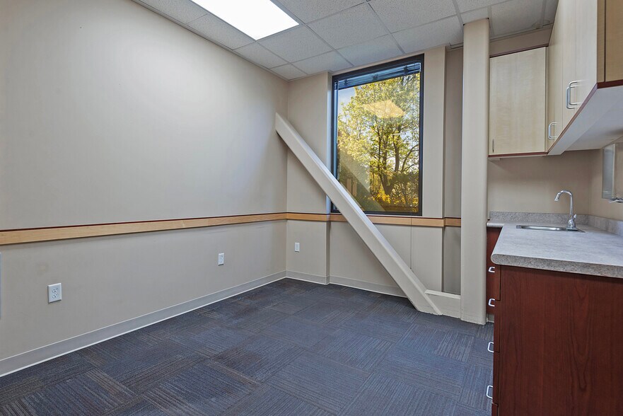 More Photos Of 320 W River Park Dr, Provo Medical For Sale