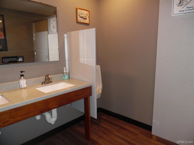 More Photos Of 31 Trimountain Ave, South Range Bar For Sale