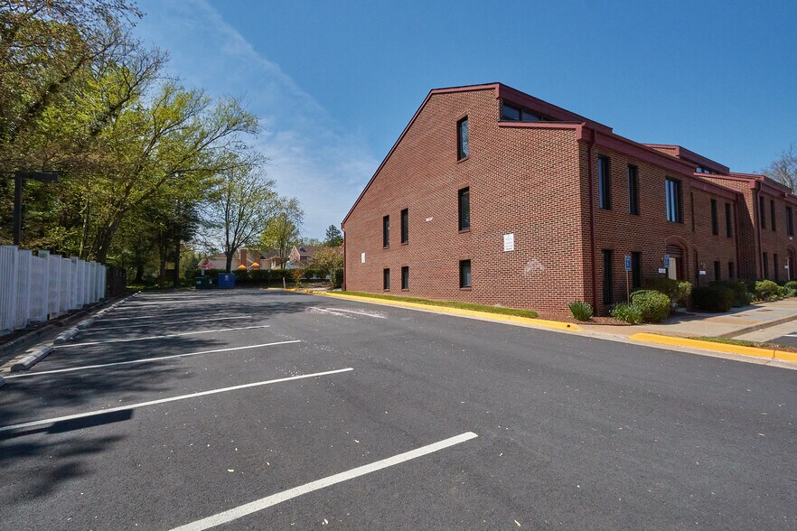 More Photos Of 2555-2575 Chain Bridge Rd, Vienna Medical For Sale