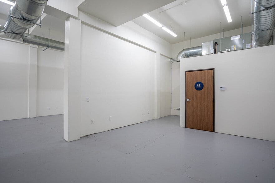 More Photos Of 6025 Santa Monica Blvd, Los Angeles Office For Lease