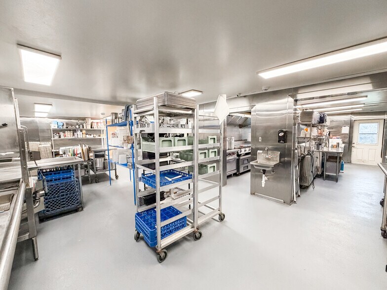 More Photos Of 170 South St, Brooklyn Restaurant For Sale