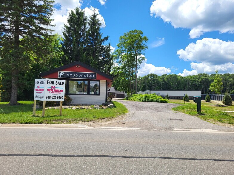 Primary Photo Of 9421 Dixie Hwy, Clarkston Office For Sale