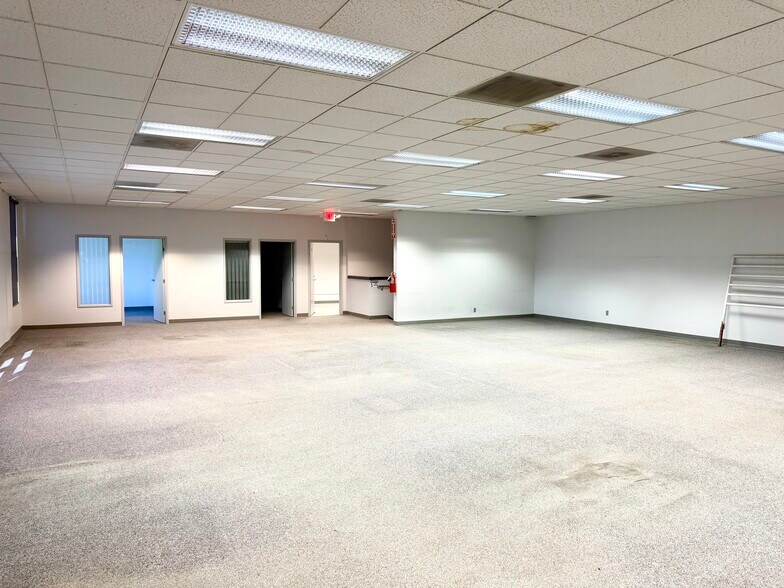 More Photos Of 7915-7919 Ajay Dr, Sun Valley Warehouse For Lease