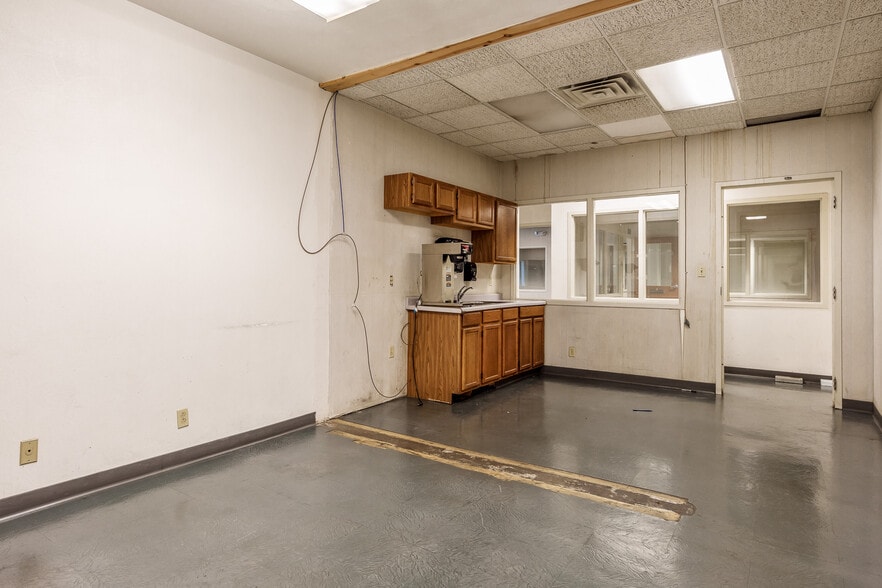 More Photos Of 6212 Material Ave, Loves Park Warehouse For Sale
