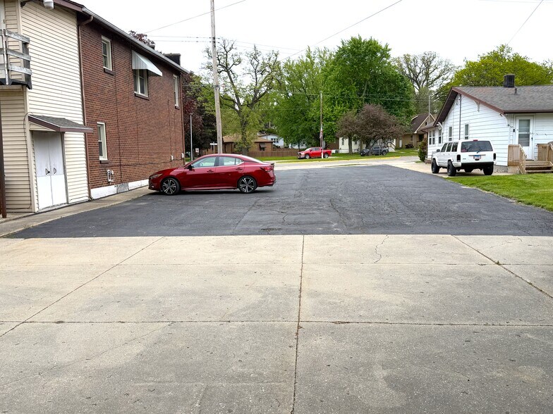 More Photos Of 900 Blackhawk Blvd, South Beloit Multifamily For Sale
