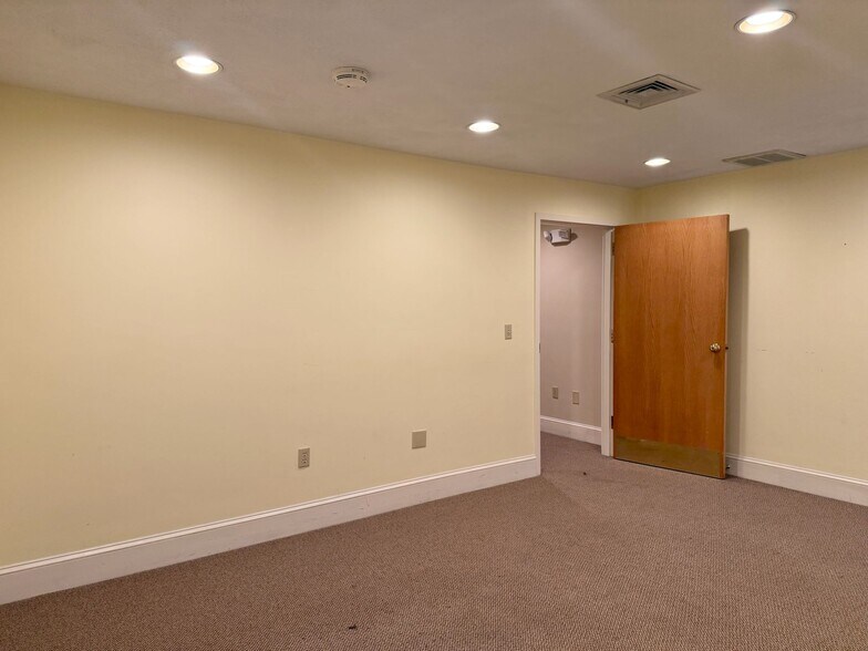 More Photos Of 1624 Sudbury Rd, Concord Medical For Lease