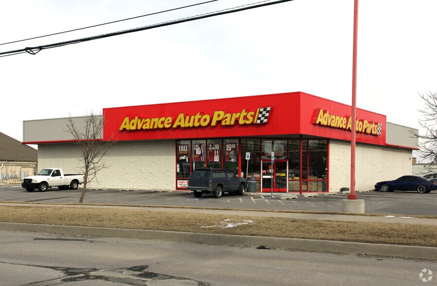 More Photos Of 4461 S Sheridan Rd, Tulsa Freestanding For Lease