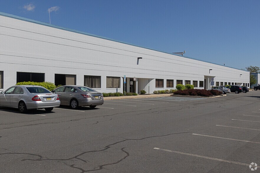 More Photos Of 51 Stouts Ln, Monmouth Junction Light Distribution For Lease