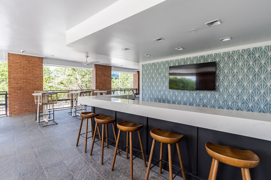 More Photos Of 725-735 Coleman Blvd, Mount Pleasant Apartments For Lease