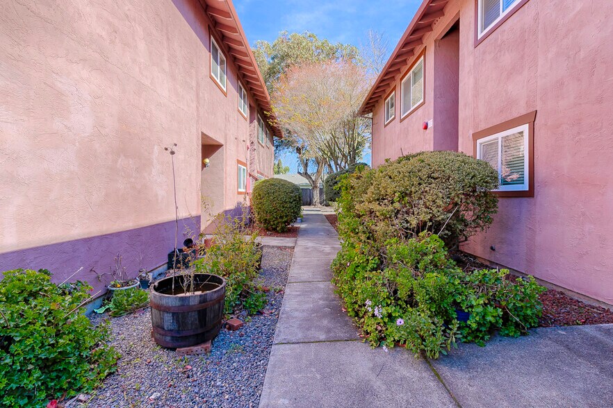 More Photos Of 7488 Bridgit Dr, Rohnert Park Apartments For Sale
