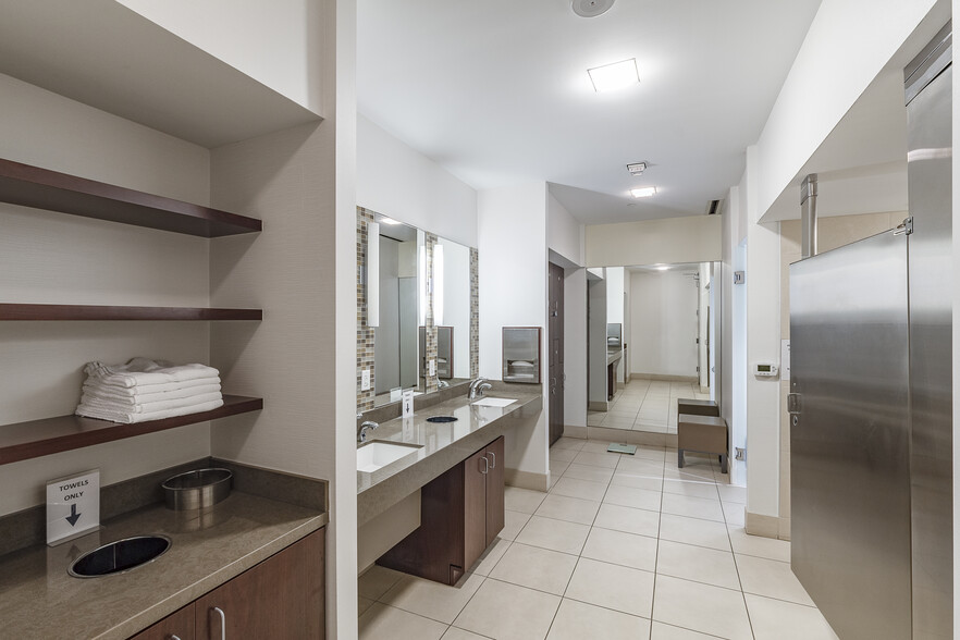 More Photos Of 10000 N Central Expy, Dallas Office Residential For Lease