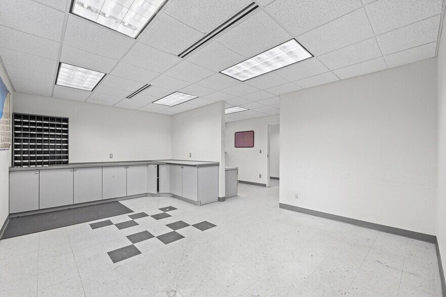 More Photos Of 37401 Stevens Blvd, Willoughby Flex For Lease