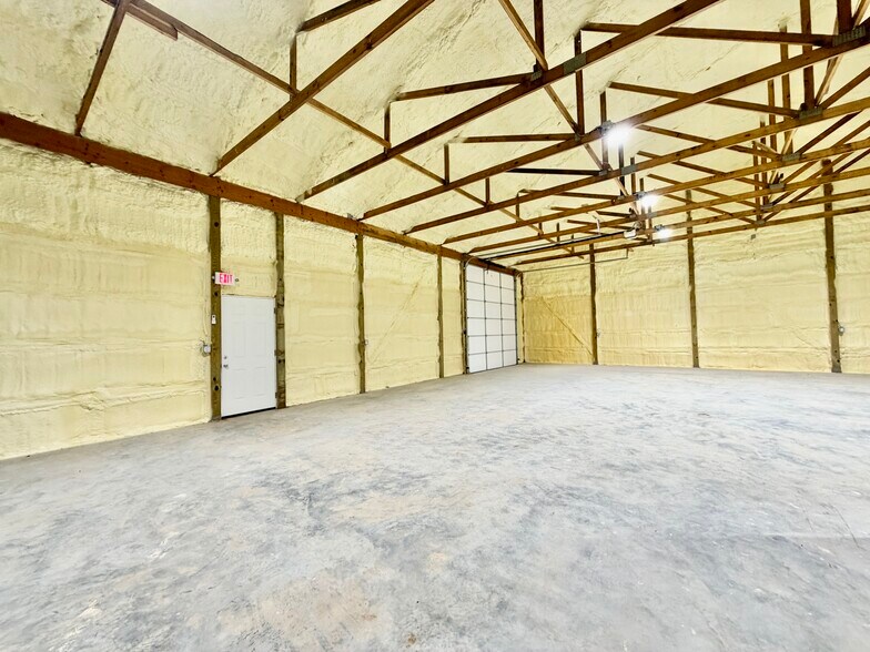 More Photos Of 1030 Moccasin ave, Tahlequah Flex For Lease
