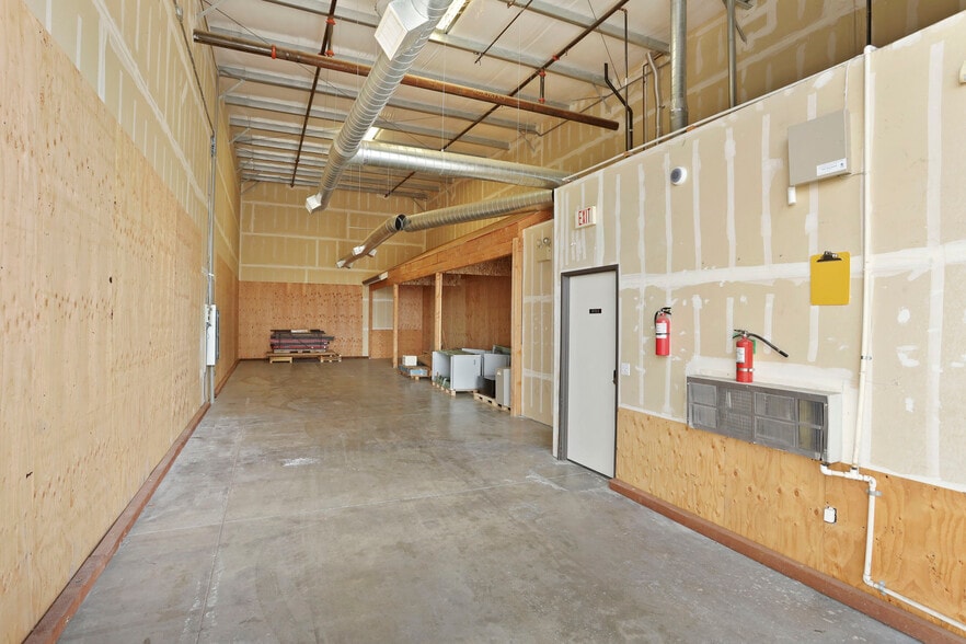 More Photos Of 600-626 Commerce Ct, Manteca Service For Sale