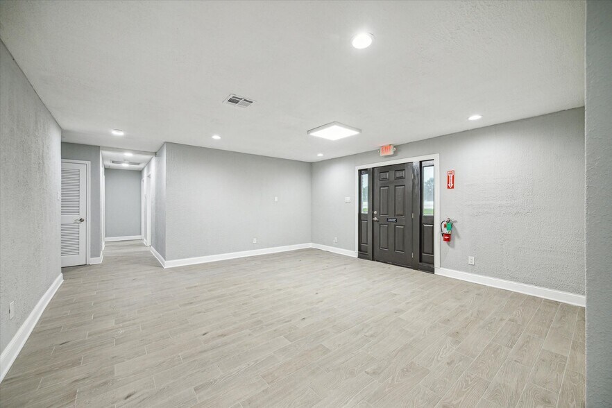 More Photos Of 28011 High Meadow Rd, Tomball Office Residential For Lease