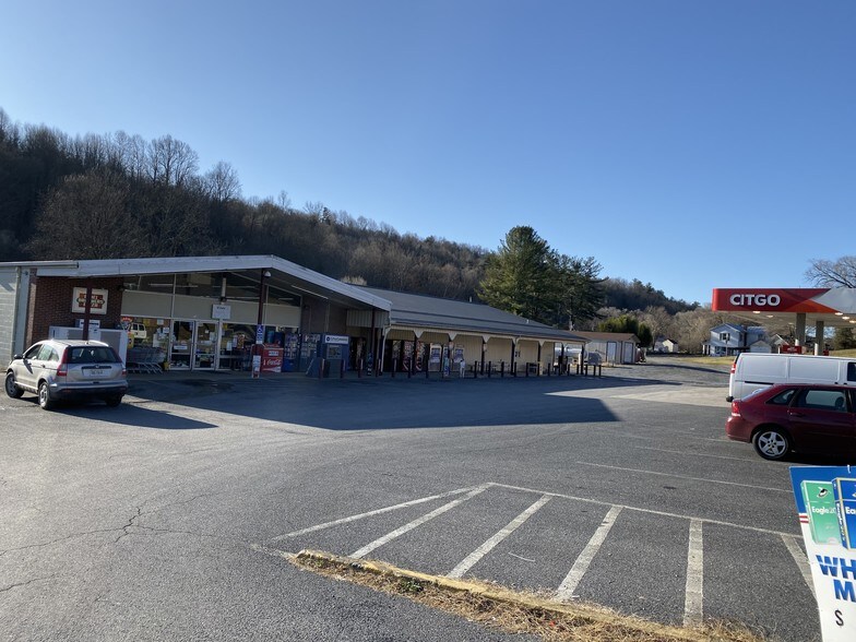 More Photos Of 139 W Craig St, Craigsville Supermarket For Sale