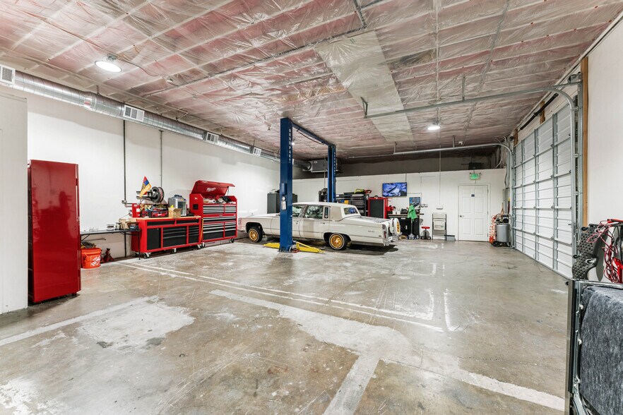 More Photos Of 7766 Burnet Ave, Van Nuys Service For Sale