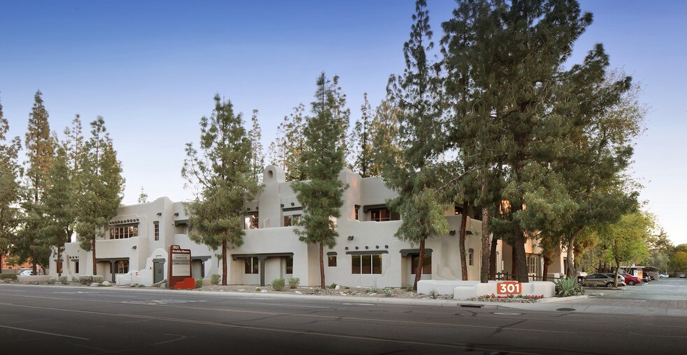 More Photos Of 301 E Bethany Home Rd, Phoenix Office For Sale