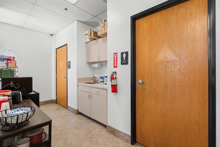More Photos Of 77570 Enfield Ln, Palm Desert Warehouse For Sale
