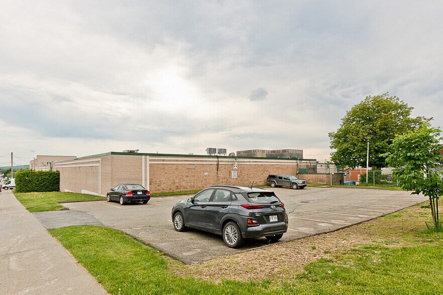 More Photos Of 747-805 Rue King E, Sherbrooke Office For Lease